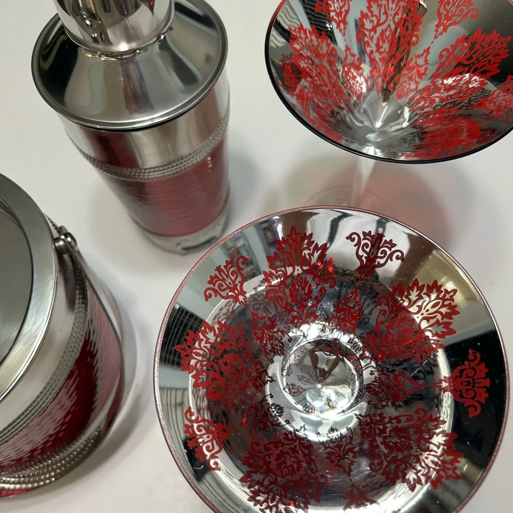 NWT BEAUTIFUL 4 PIECE BARWAR SET  icebucket/shaker/2brocade martini glasses